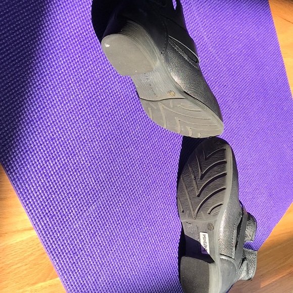 BCBGeneration Cute Booties w/ Silver Details - Picture 4 of 7